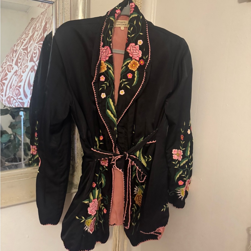 Chasing Unicorns silk smoking jacket. Size L. Worn twice. GORGEOUS! - Picture 3 of 9